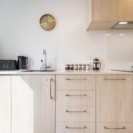 Prime Locale: Studio With Balcony Christchurch Luaran gambar