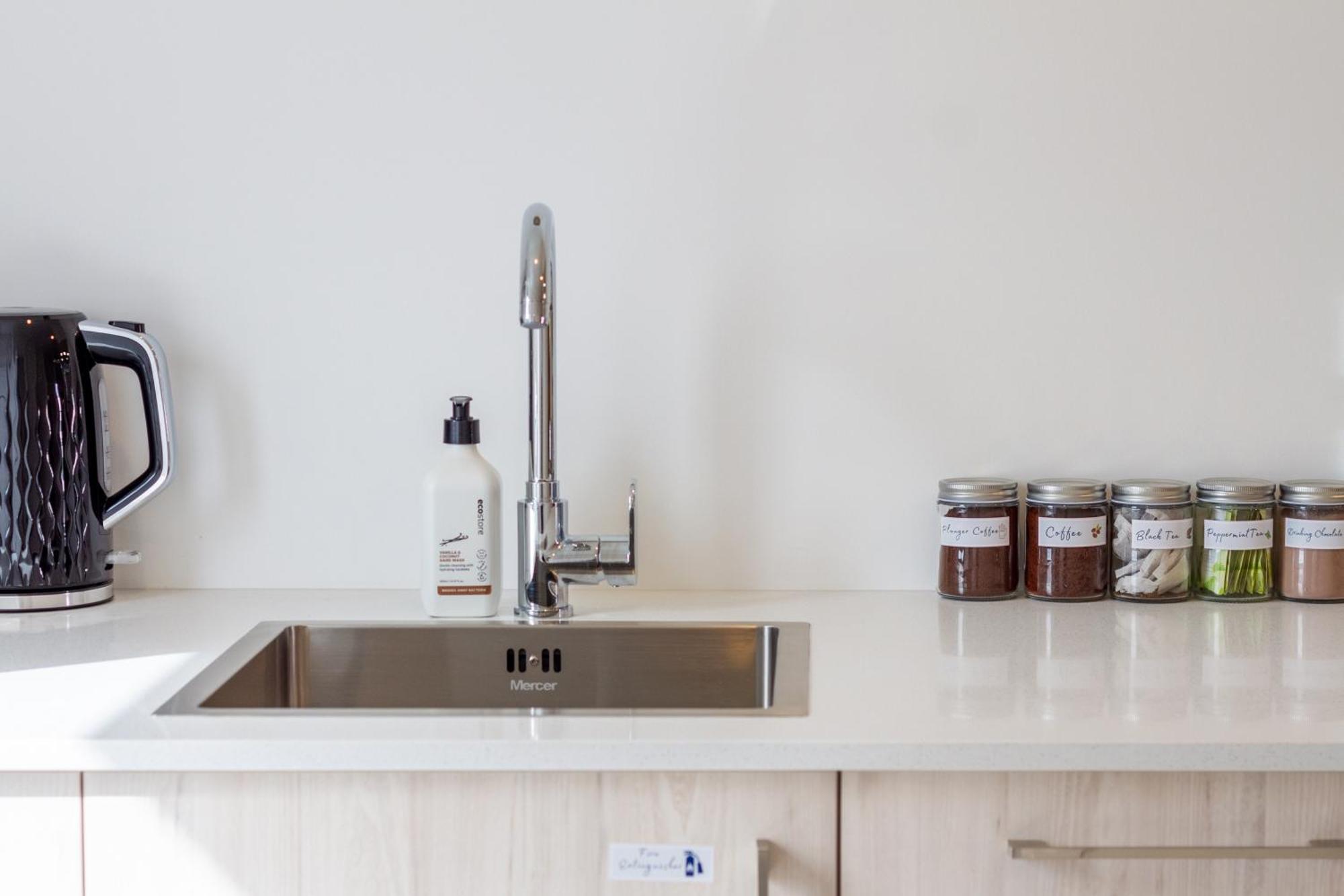 Prime Locale: Studio With Balcony Christchurch Luaran gambar