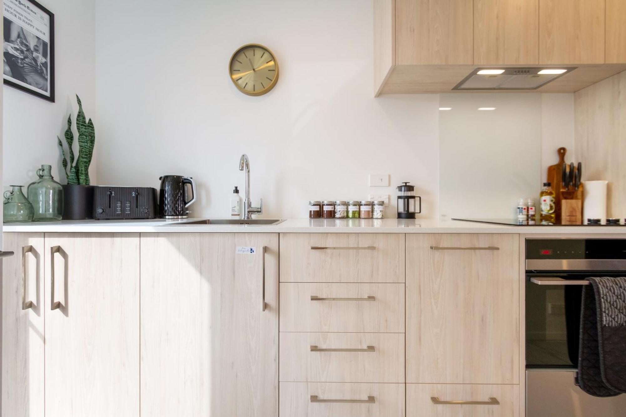 Prime Locale: Studio With Balcony Christchurch Luaran gambar